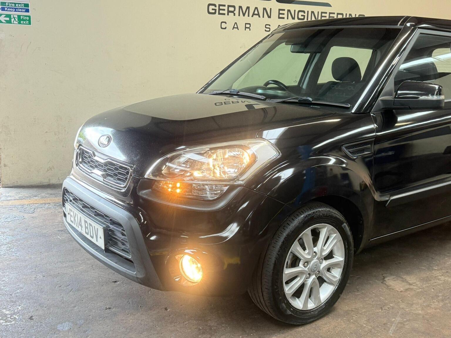 2014 Kia SOUL 1.6 CRDi 2 Auto Euro 5 5dr, exterior view 2
