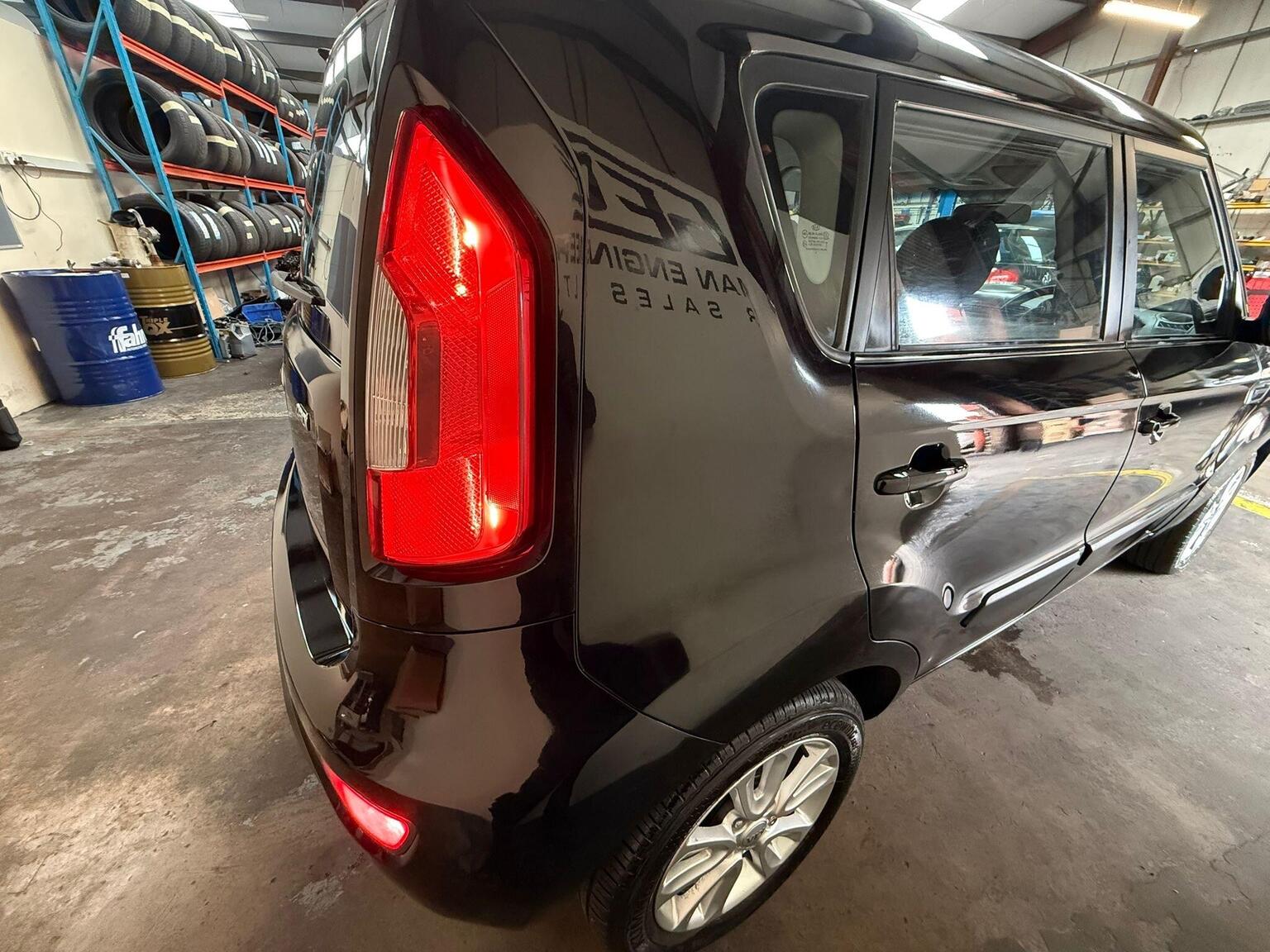 2014 Kia SOUL 1.6 CRDi 2 Auto Euro 5 5dr, exterior view 3