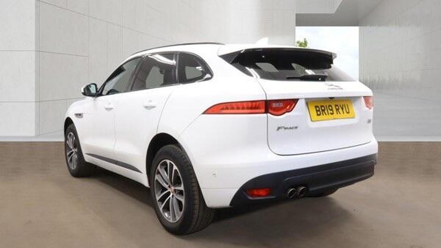 2019 Jaguar F-PACE 2.0 D240 R-Sport Auto AWD Euro 6 (s/s) 5dr, exterior view 3