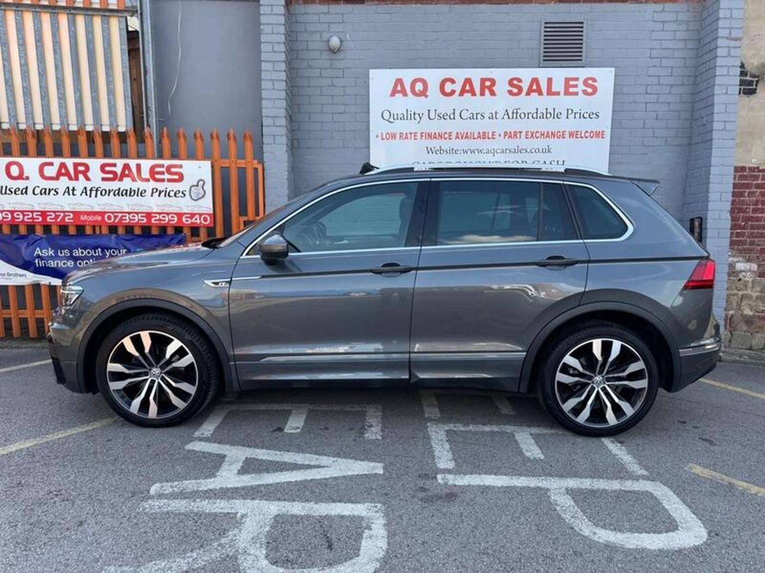 2017 Volkswagen TIGUAN 2.0 TDI R-Line Euro 6 (s/s) 5dr, exterior view 4
