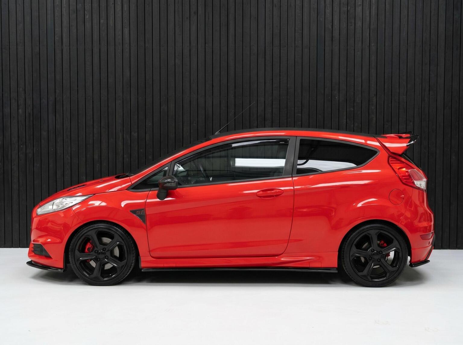 2017 Ford FIESTA 1.6T EcoBoost ST-3 Euro 6 3dr, exterior view 4