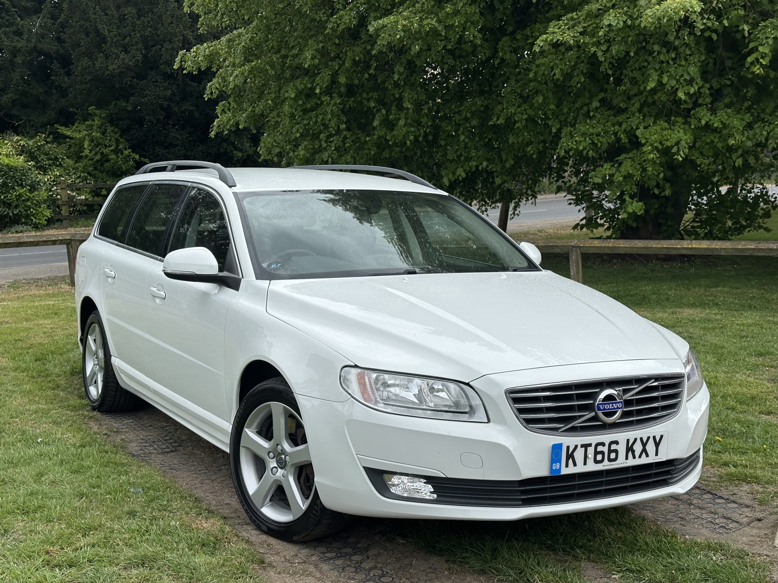 2017 VOLVO V70 2.4 SE Nav Business Edition D4 AWD