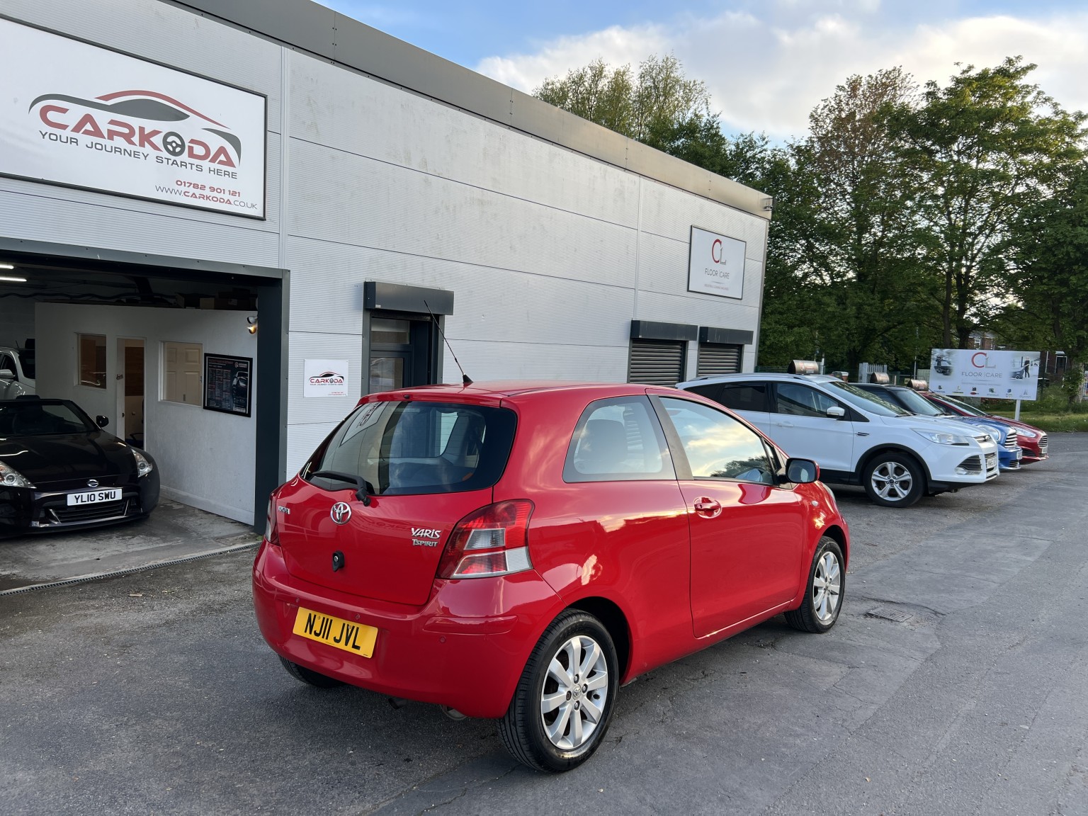 2011 Toyota YARIS 1.3 Dual VVT-i T Spirit, exterior view 2