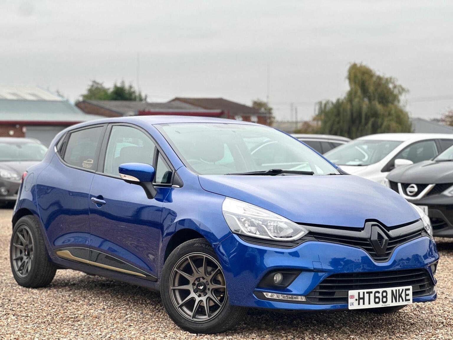 2019 Renault CLIO 0.9 TCe Iconic Euro 6 (s/s) 5dr for sale, exterior front view