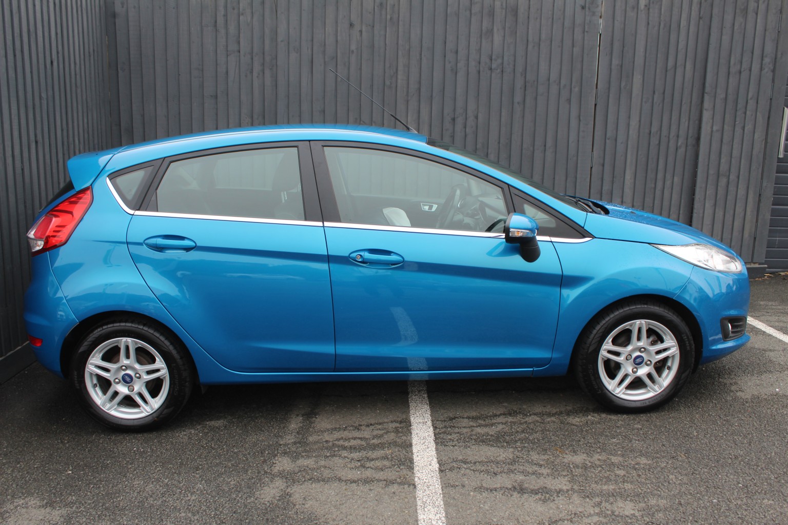 2014 Ford FIESTA 1.0 T EcoBoost Zetec, exterior view 4