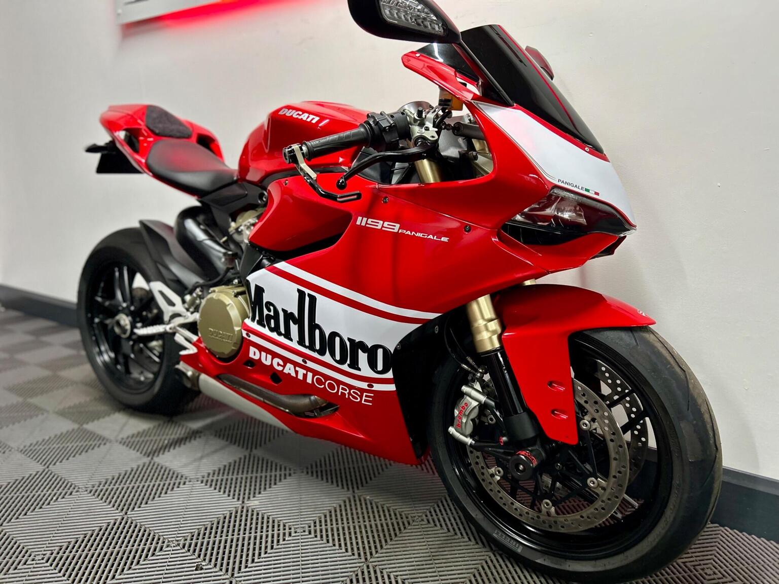 2012 Ducati 1199 Panigale 1199, exterior view 4