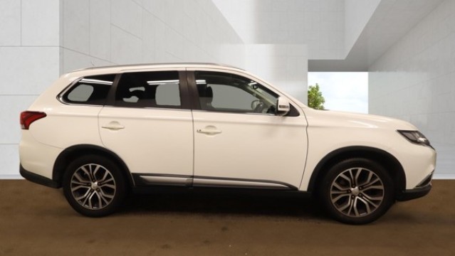 2016 Mitsubishi OUTLANDER 2.2 DI-D GX3, exterior view 4