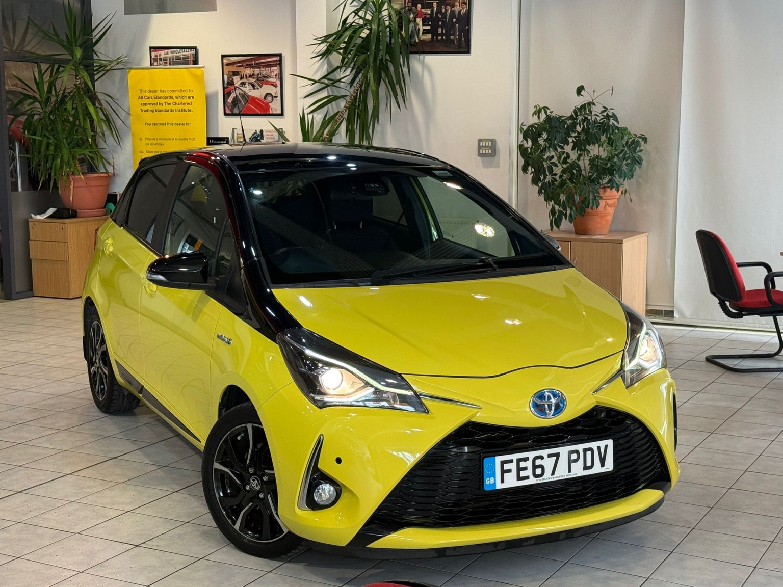 2017 TOYOTA YARIS 1.5 VVT-h Yellow Bi-Tone Limited Edition