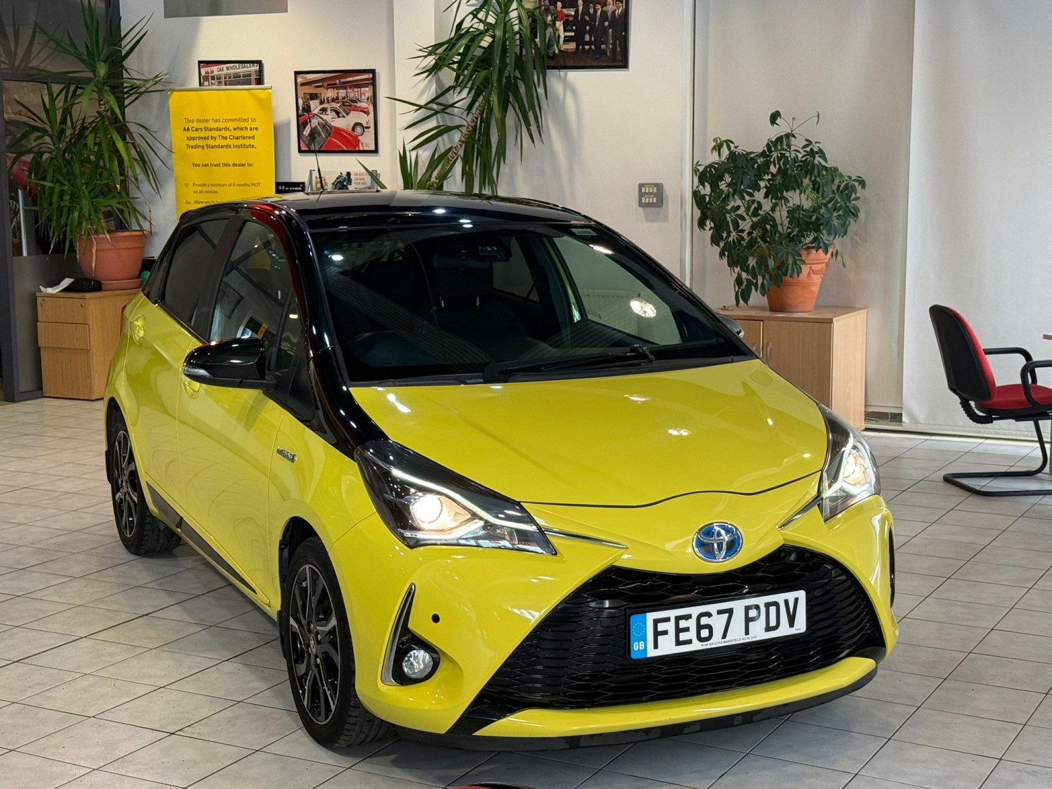 2017 Toyota YARIS 1.5 VVT-h Yellow Bi-Tone Limited Edition, exterior view 2
