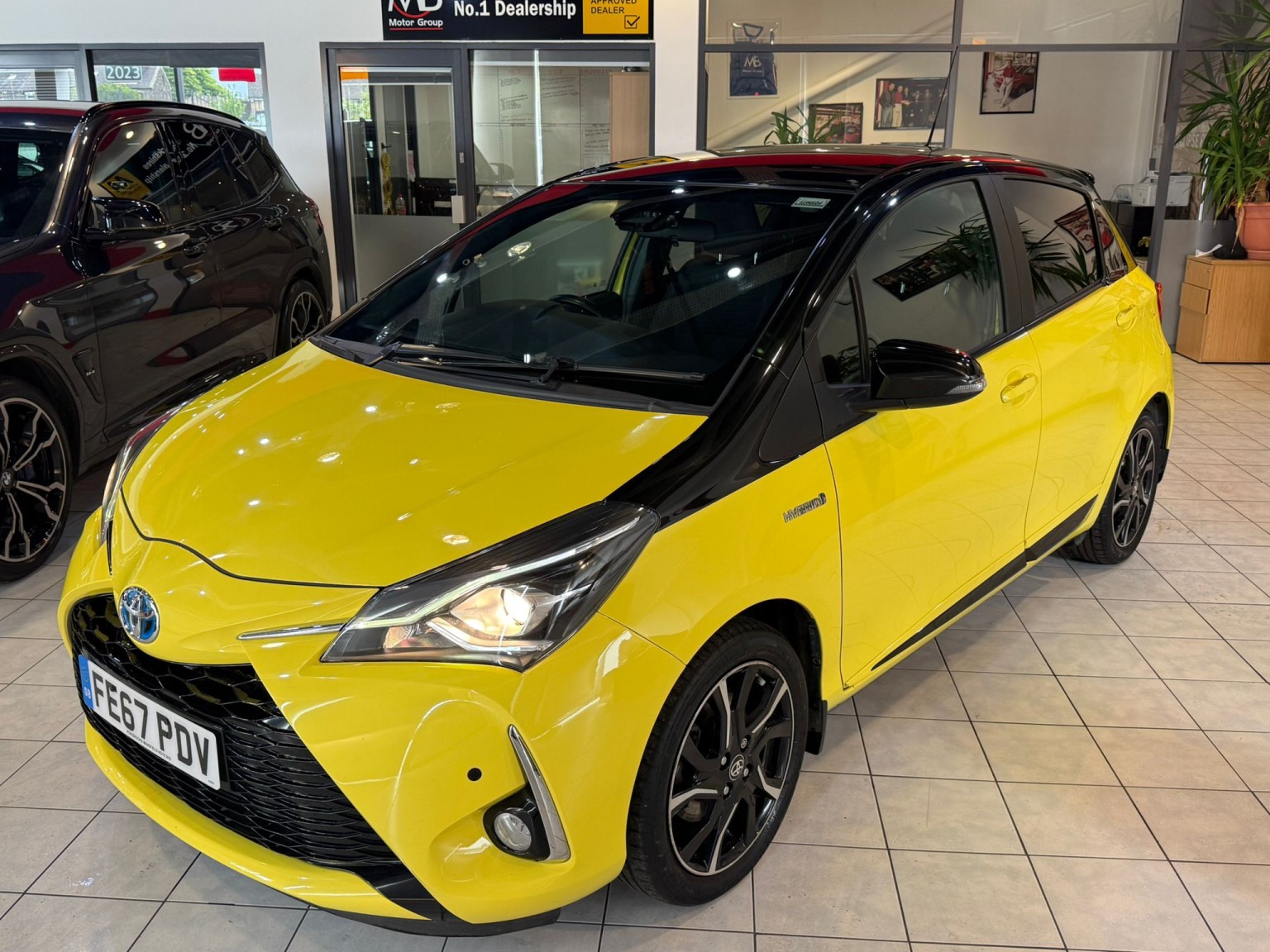 2017 Toyota YARIS 1.5 VVT-h Yellow Bi-Tone Limited Edition, exterior view 4