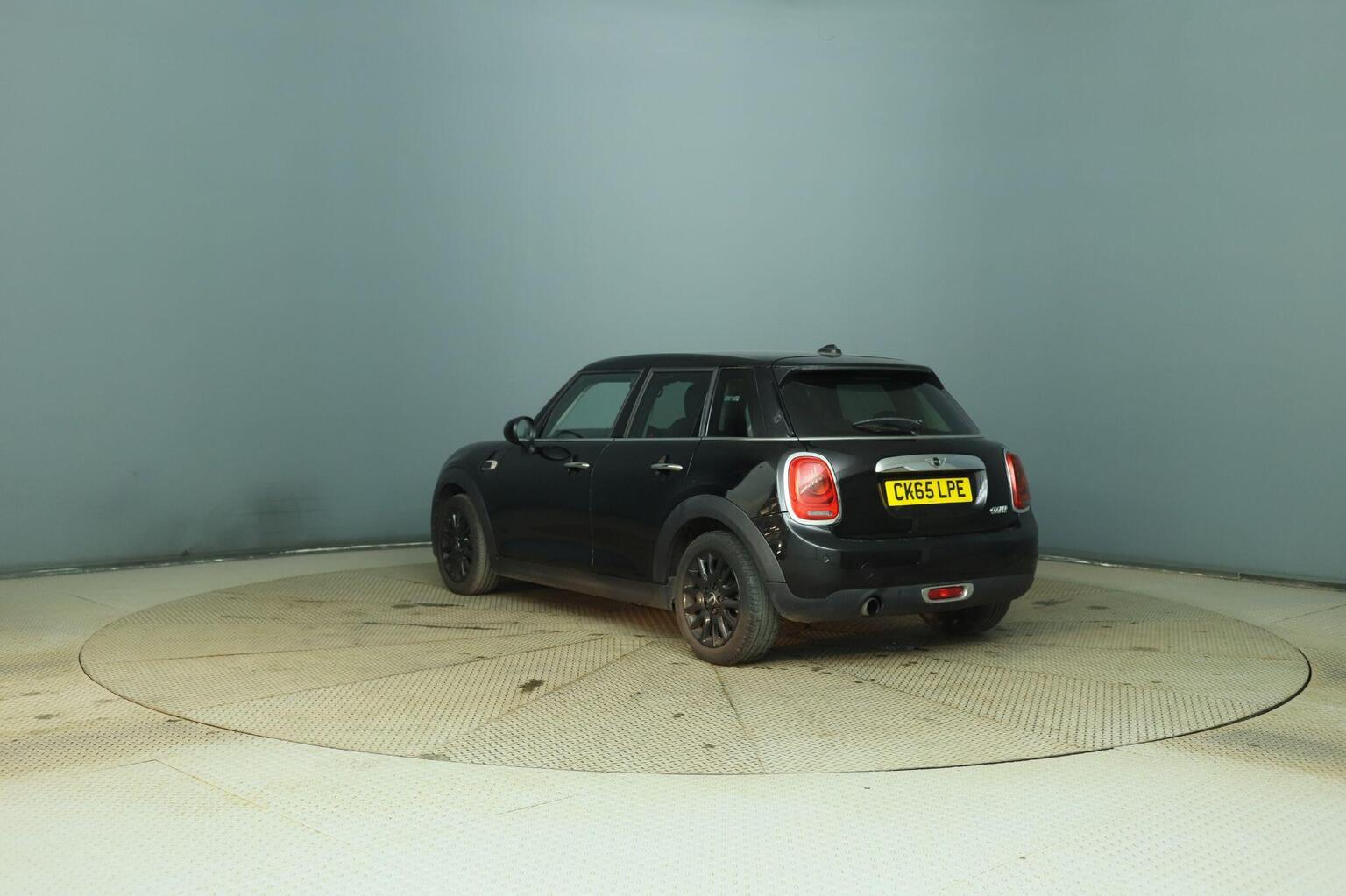 2015 MINI HATCH 1.5 Cooper Euro 6 (s/s) 5dr, exterior view 3