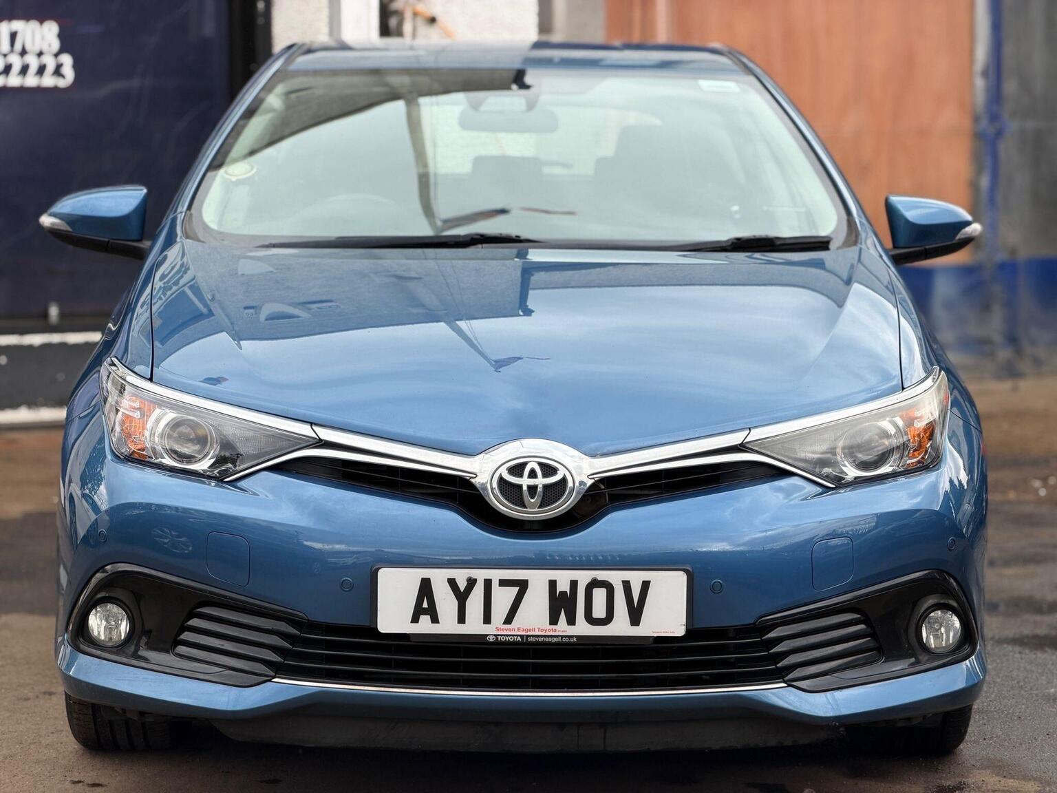 2017 Toyota AURIS 1.2 VVT-i Business Edition CVT Euro 6 (s/s) 5dr (Safety Sense), exterior view 2