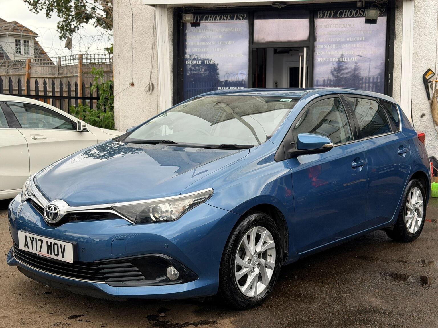 2017 Toyota AURIS 1.2 VVT-i Business Edition CVT Euro 6 (s/s) 5dr (Safety Sense), exterior view 3