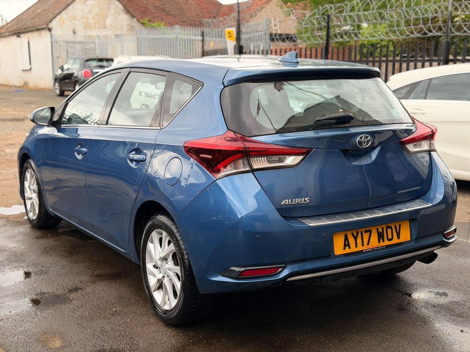 2017 Toyota AURIS 1.2 VVT-i Business Edition CVT Euro 6 (s/s) 5dr (Safety Sense), exterior view 4