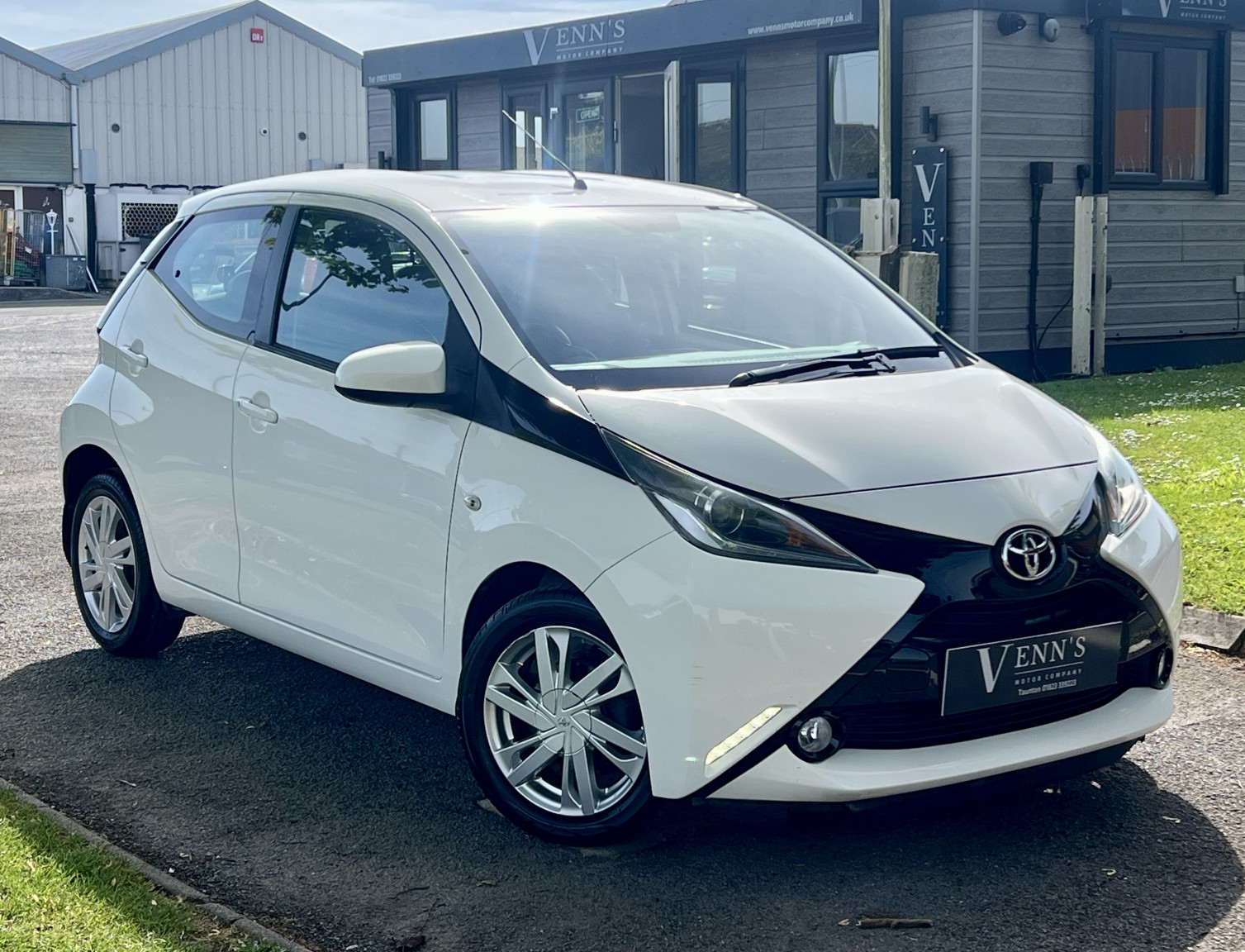 2015 TOYOTA AYGO 1.0 VVT-i X-Pression AUTOMATIC