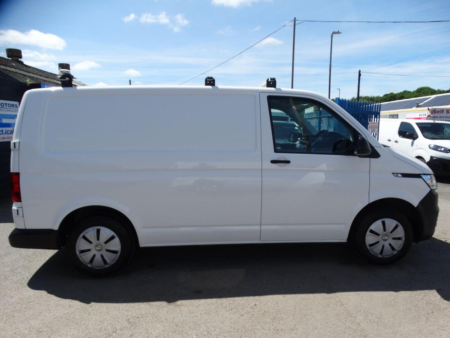 2024 Volkswagen TRANSPORTER 2.0 TDI T30 Startline FWD SWB Euro 6 (s/s) 5dr, exterior view 3