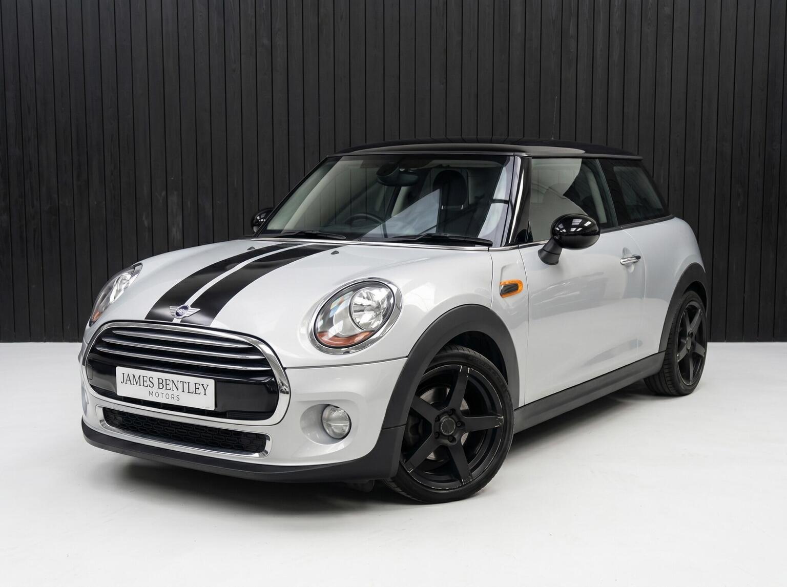 2015 MINI HATCH 1.5 Cooper Auto Euro 6 (s/s) 3dr, exterior view 3