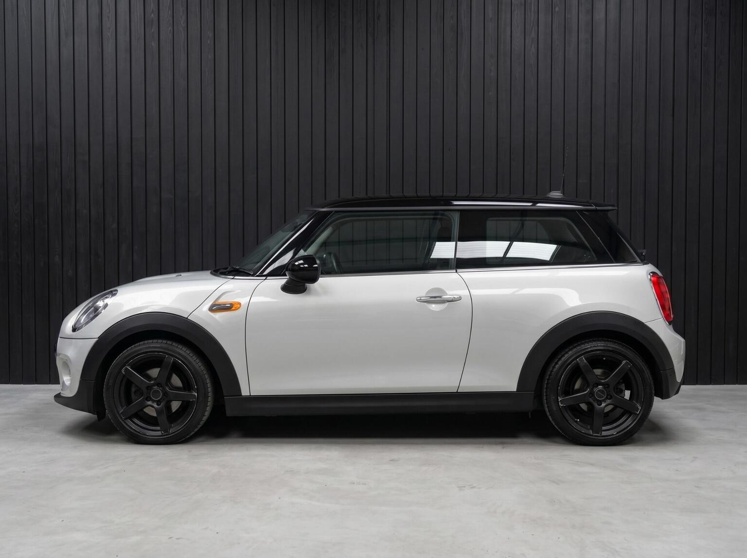 2015 MINI HATCH 1.5 Cooper Auto Euro 6 (s/s) 3dr, exterior view 4