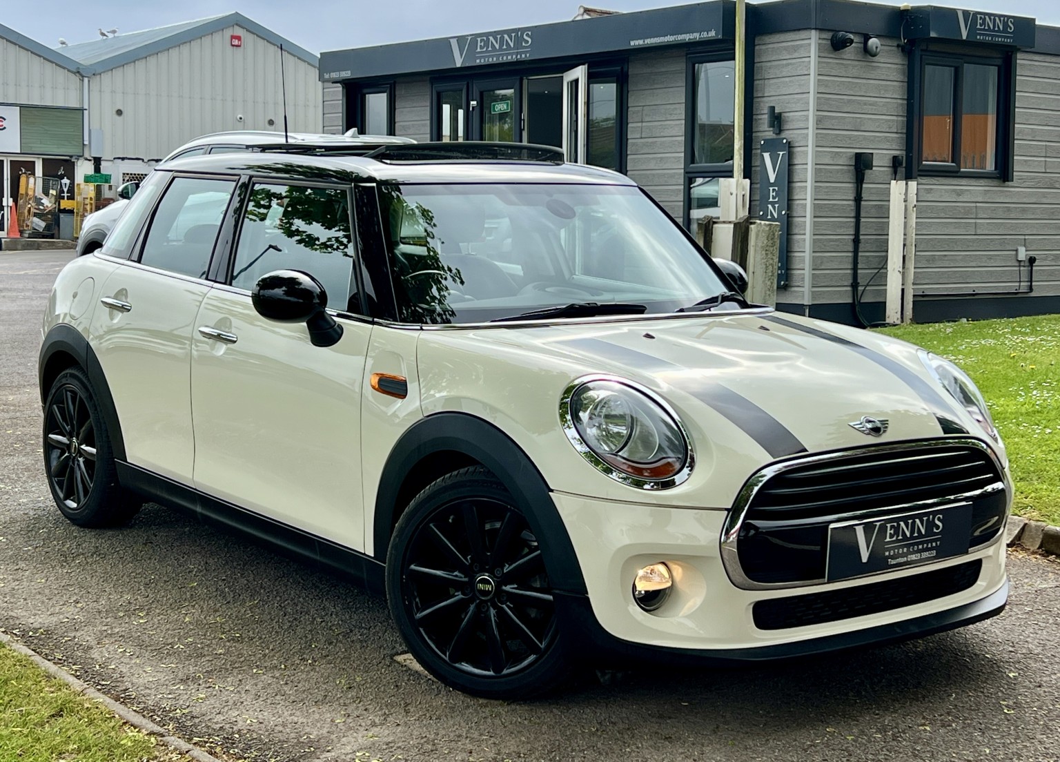 2016 MINI HATCH 1.5 5-Door Hatch Cooper