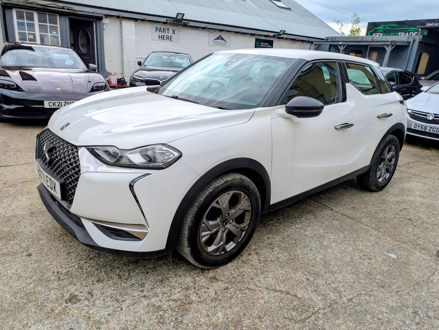 2021 Ds Automobiles DS 3 CROSSBACK 1.2 PureTech Elegance, exterior view 3