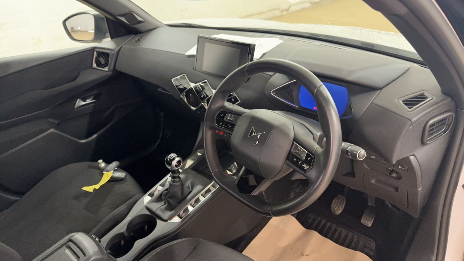 2021 Ds Automobiles DS 3 CROSSBACK 1.2 PureTech Elegance, exterior view 4