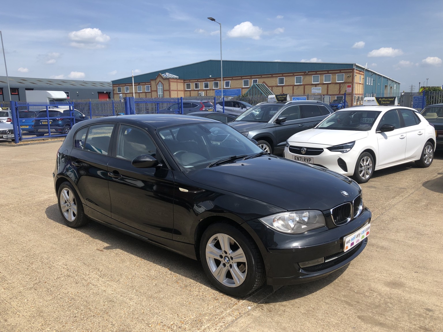 2007 BMW 1 SERIES 2.0 118d SE 5 door, exterior view 2