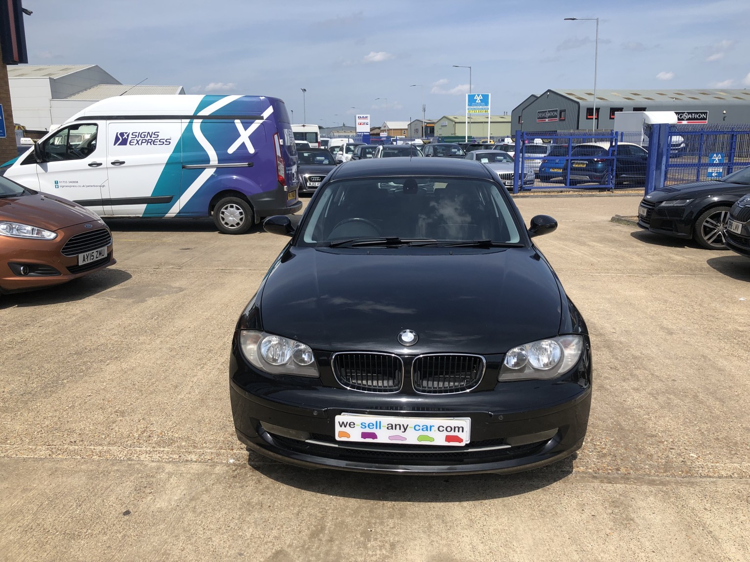 2007 BMW 1 SERIES 2.0 118d SE 5 door, exterior view 3