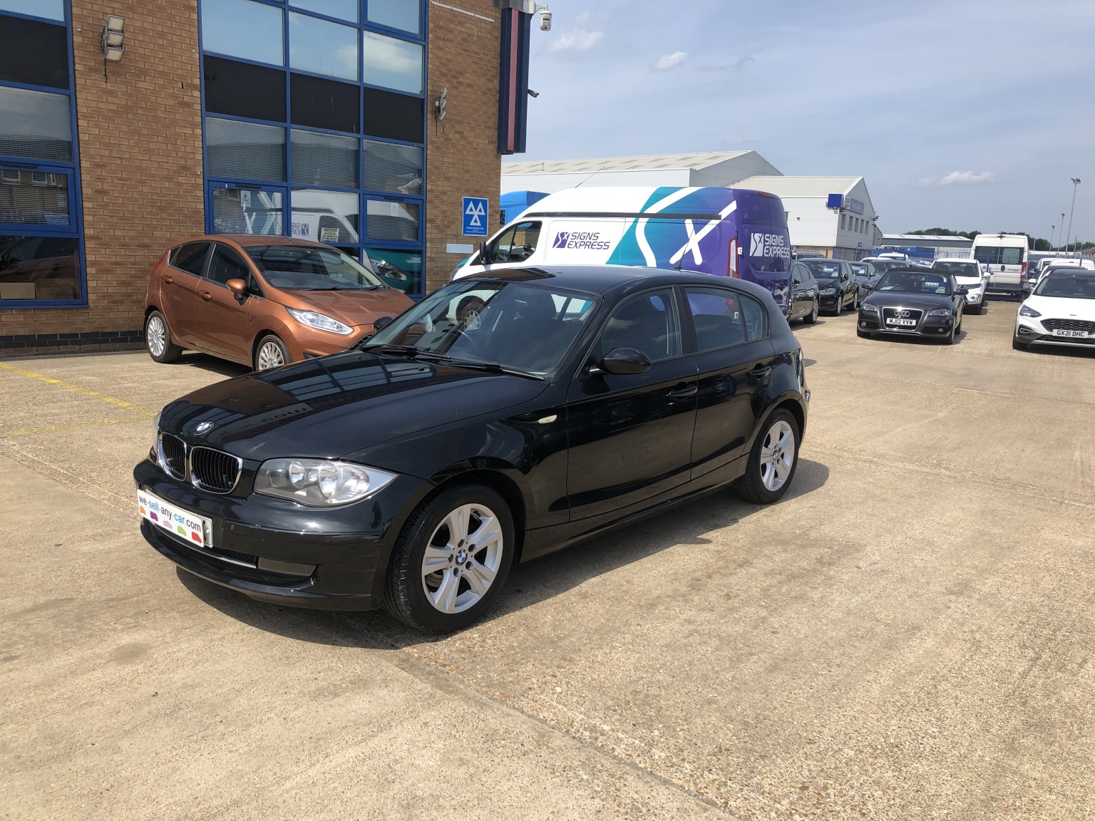 2007 BMW 1 SERIES 2.0 118d SE 5 door, exterior view 4