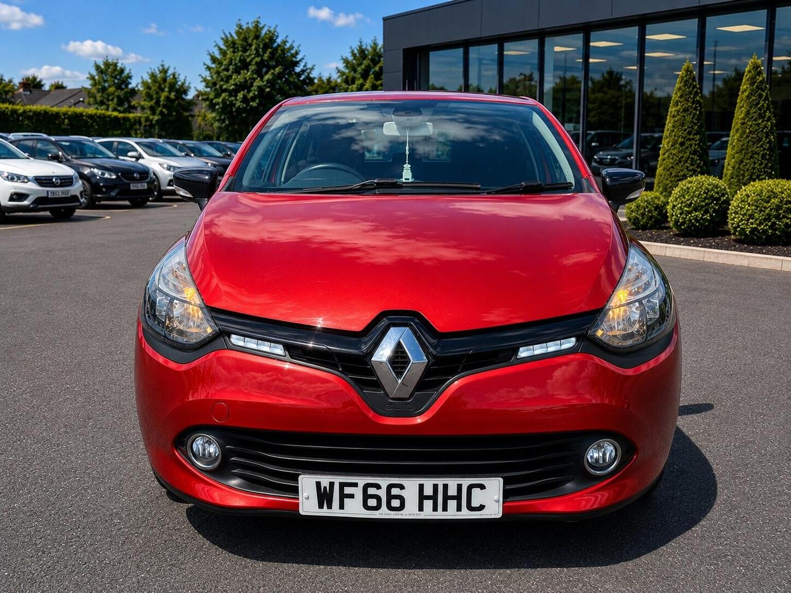 2016 Renault CLIO 1.2 16V Play Euro 6 5dr, exterior view 2