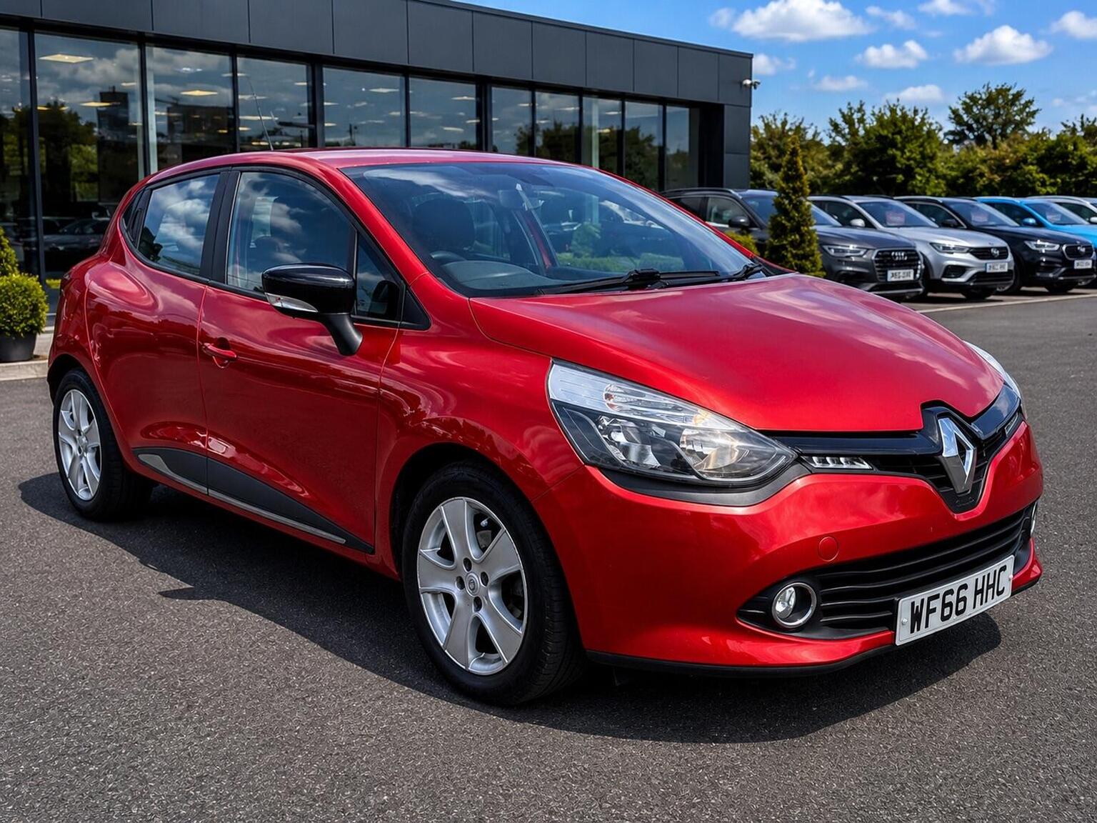 2016 Renault CLIO 1.2 16V Play Euro 6 5dr, exterior view 3