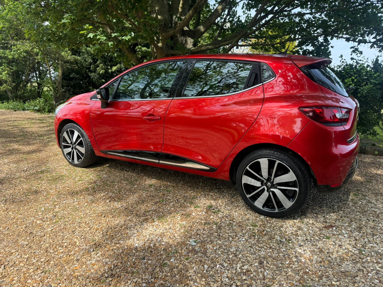 2014 Renault CLIO 1.5 Dynamique S MediaNav dCi 90 EDC Auto, exterior view 3