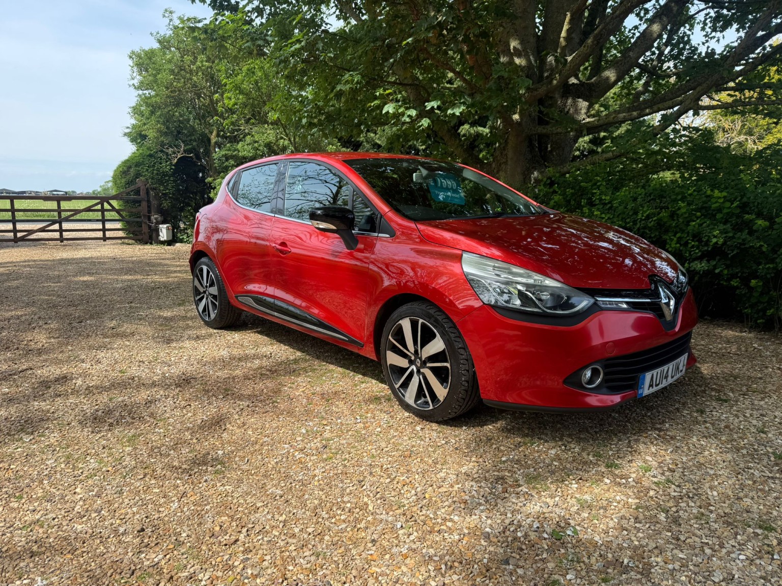 2014 Renault CLIO 1.5 Dynamique S MediaNav dCi 90 EDC Auto, exterior view 4