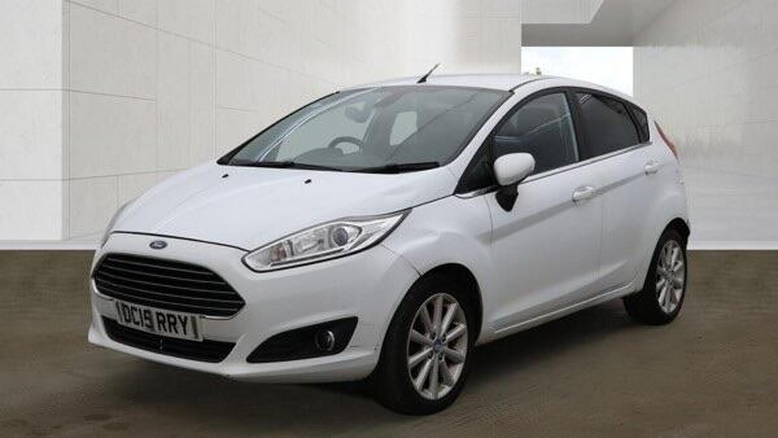 2015 Ford FIESTA 1.0T EcoBoost Titanium Euro 6 (s/s) 5dr, exterior view 2