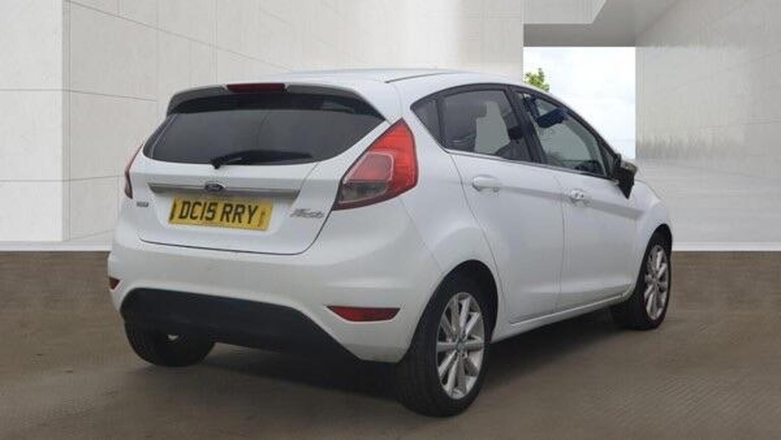 2015 Ford FIESTA 1.0T EcoBoost Titanium Euro 6 (s/s) 5dr, exterior view 4