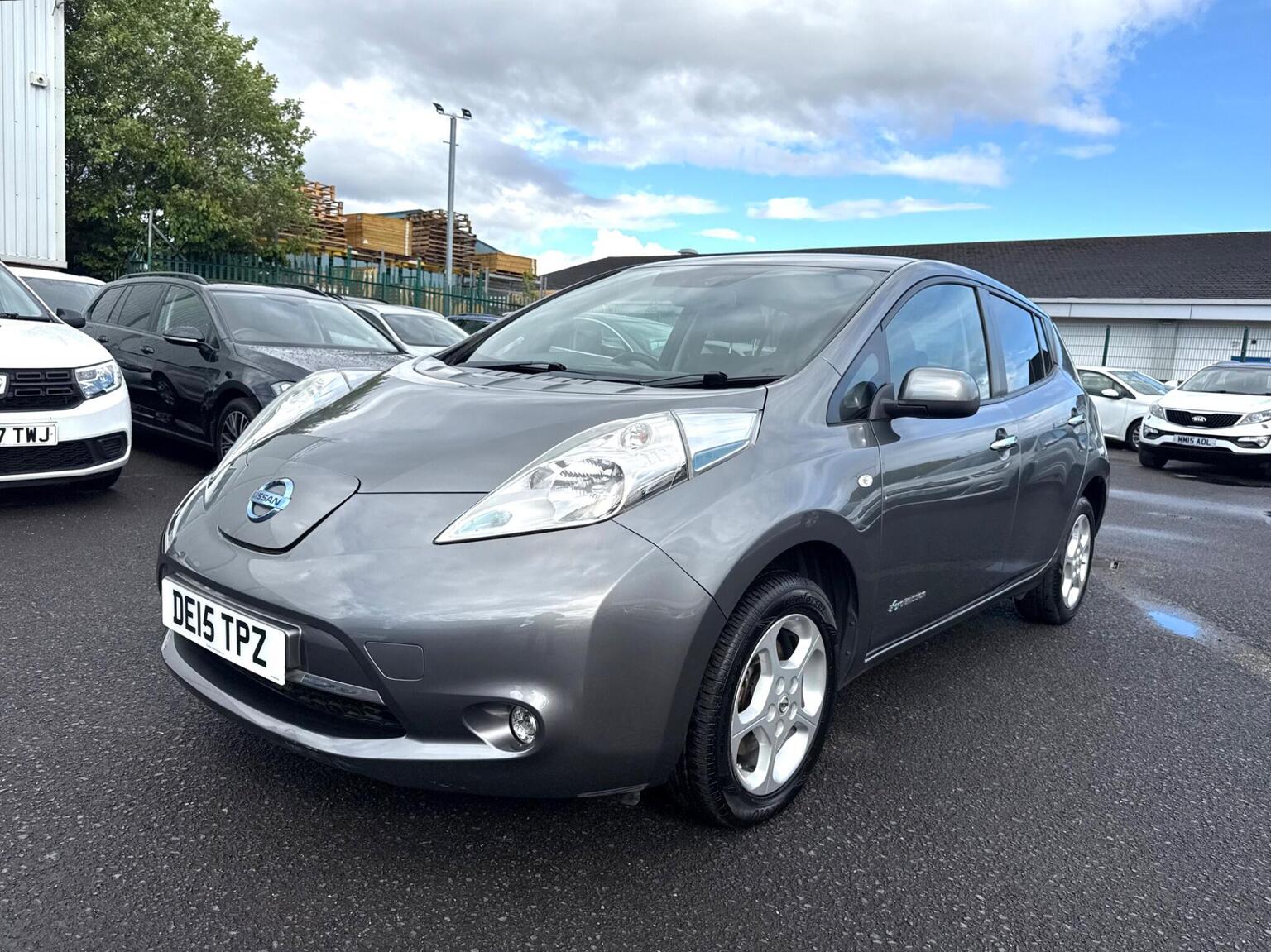 2015 Nissan LEAF 24kWh Acenta Auto 5dr, exterior view 3