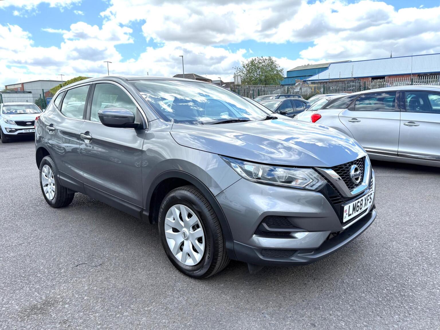 2018 Nissan QASHQAI 1.5 dCi Visia Euro 6 (s/s) 5dr, exterior view 2