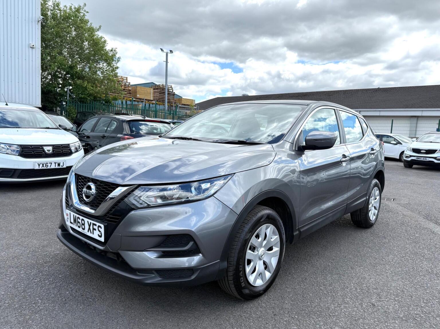 2018 Nissan QASHQAI 1.5 dCi Visia Euro 6 (s/s) 5dr, exterior view 3