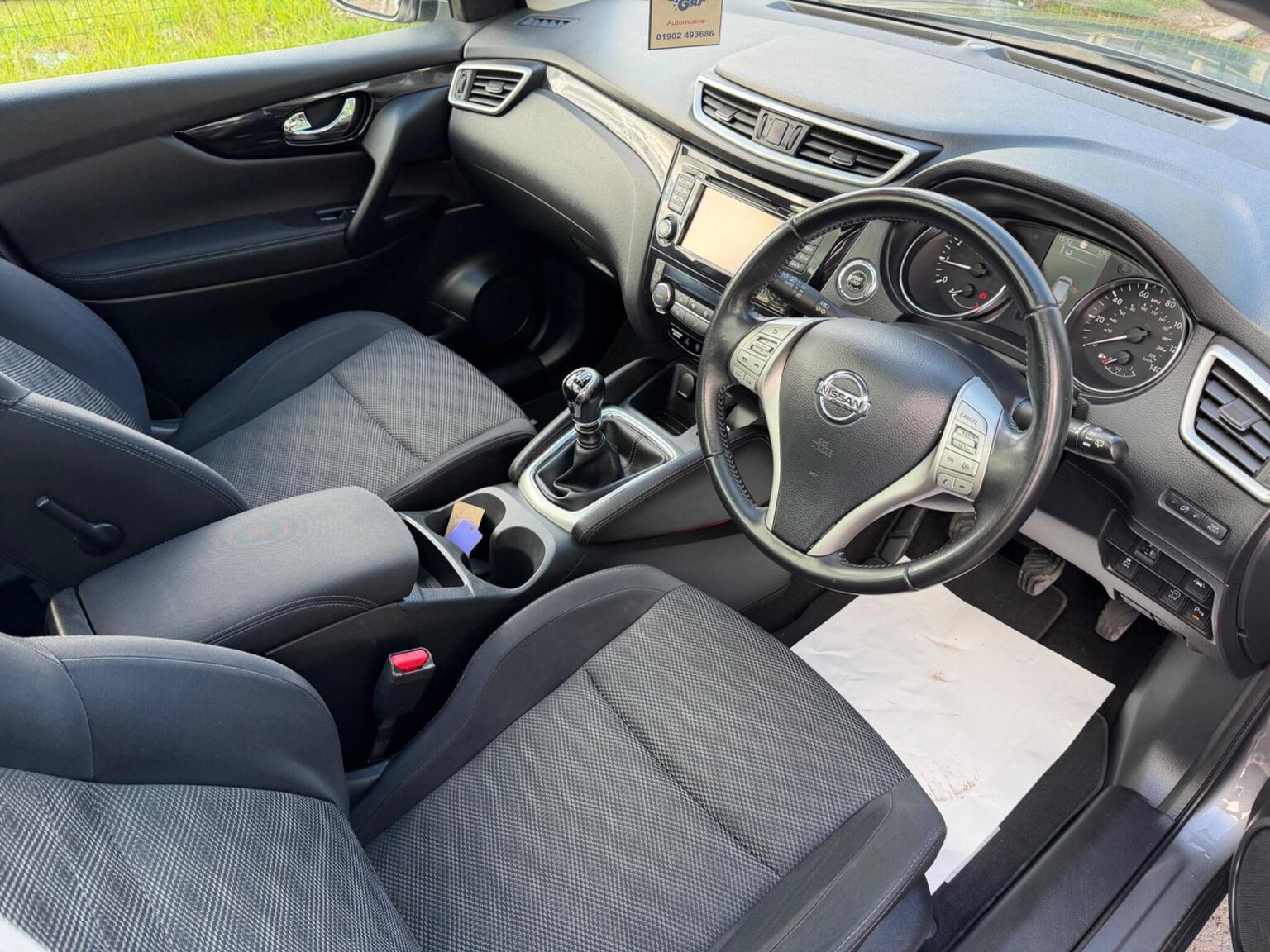 2016 Nissan QASHQAI 1.2 DIG-T N-Connecta 2WD Euro 6 (s/s) 5dr, exterior view 2