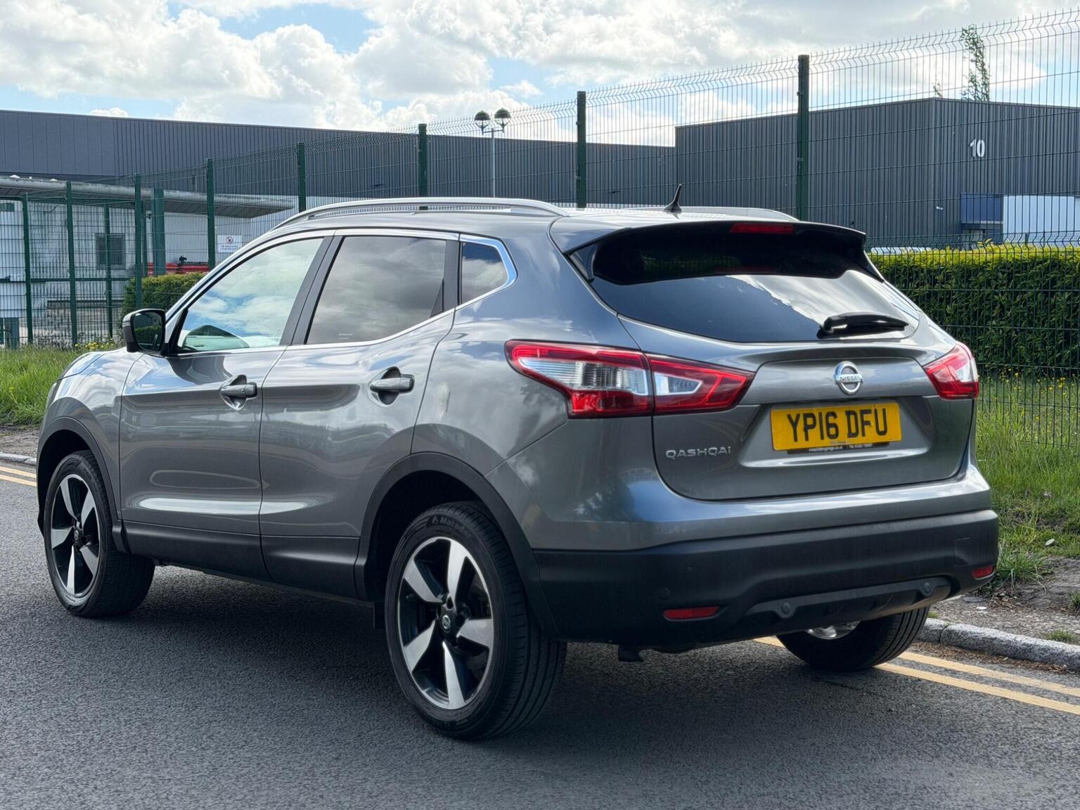 2016 Nissan QASHQAI 1.2 DIG-T N-Connecta 2WD Euro 6 (s/s) 5dr, exterior view 4