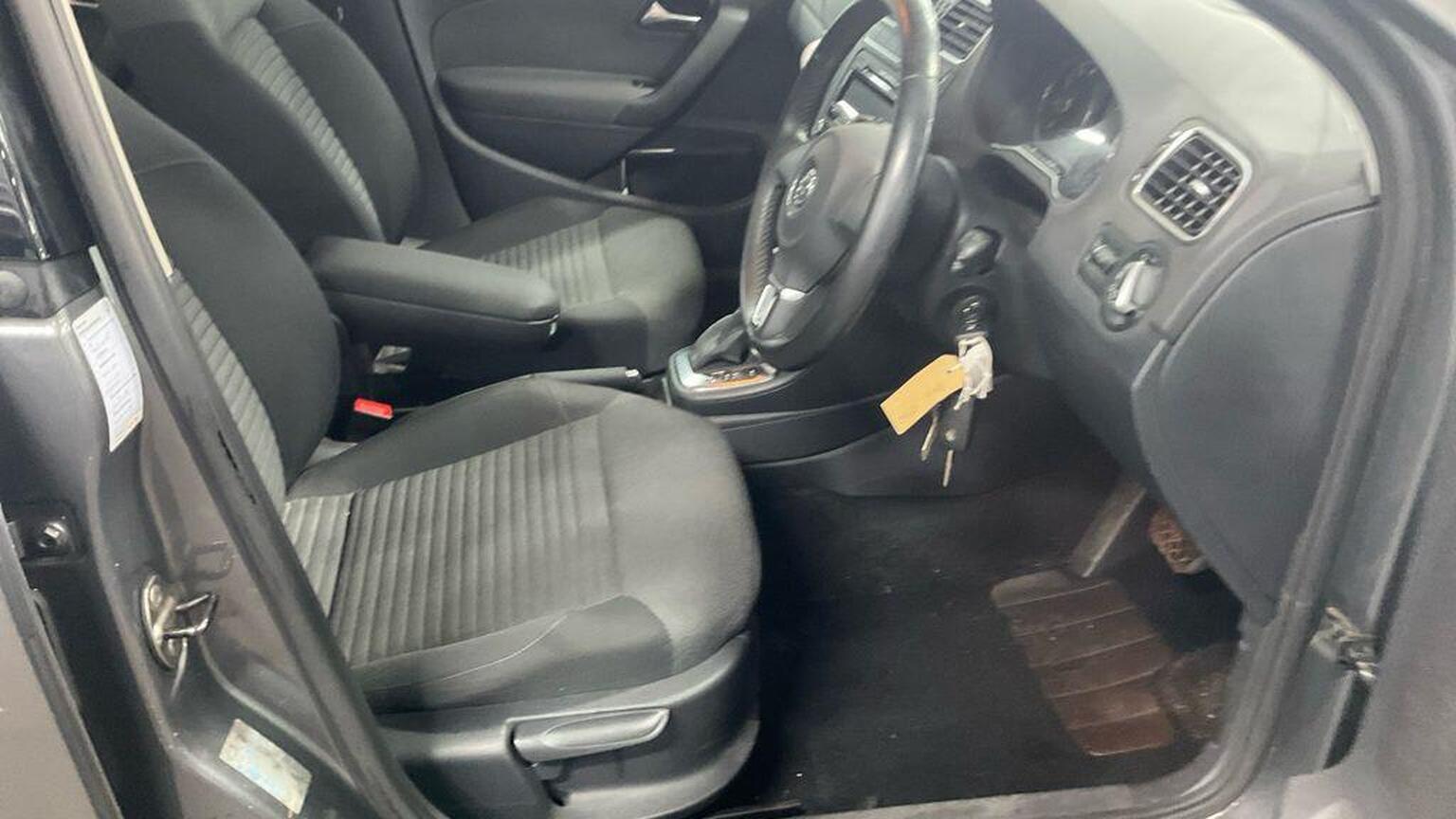 2011 Volkswagen POLO 1.4 SEL DSG Euro 5 5dr, exterior view 2