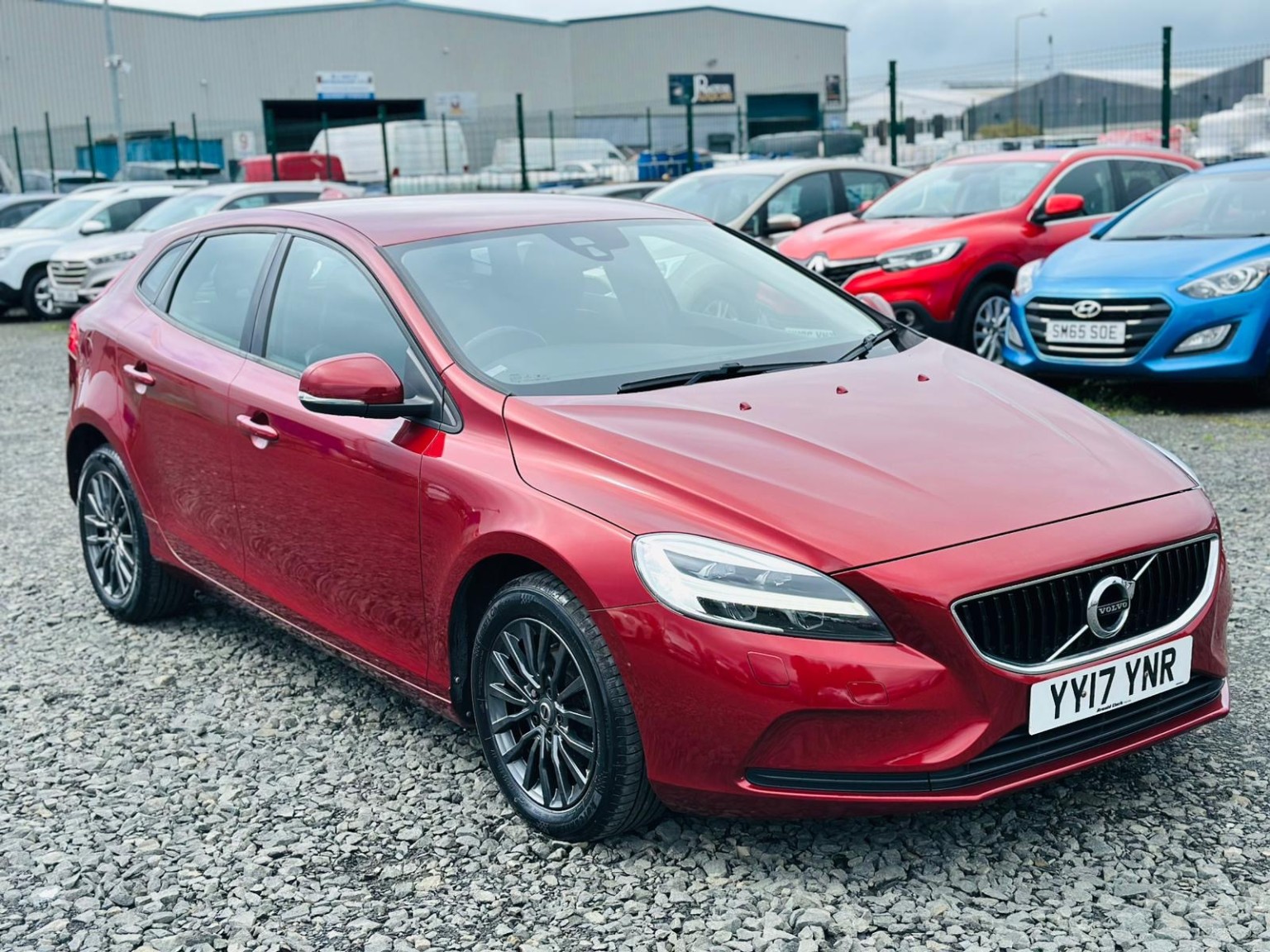 2017 Volvo V40 2.0 Momentum D2, exterior view 4