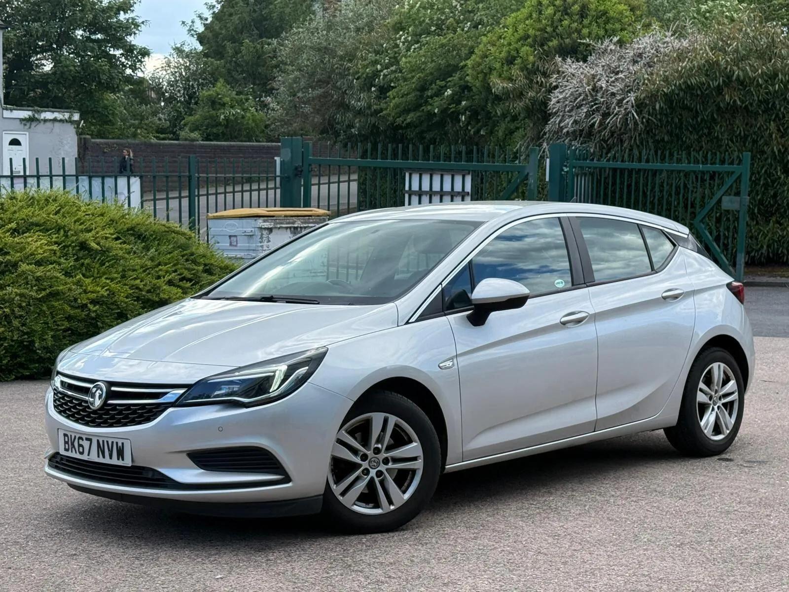 2017 Vauxhall ASTRA 1.6 CDTi ecoFLEX Tech Line Euro 6 (s/s) 5dr, exterior view 2
