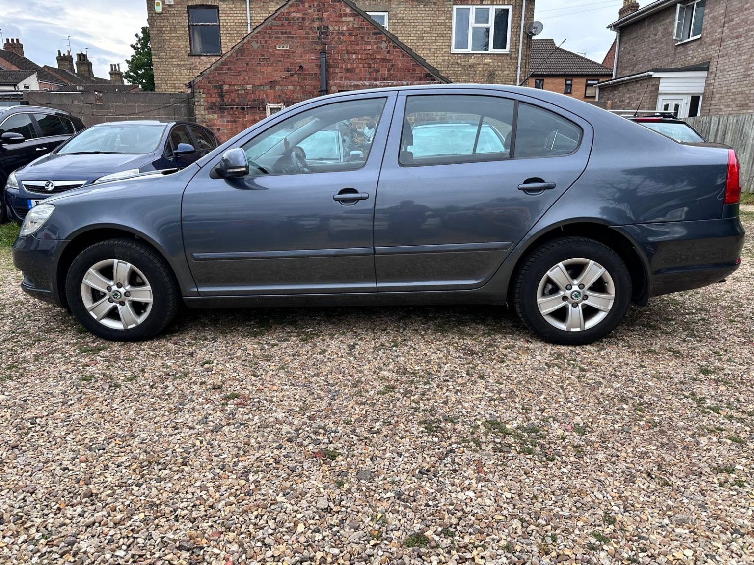 2009 Skoda OCTAVIA 1.9 TDI SE, exterior view 2