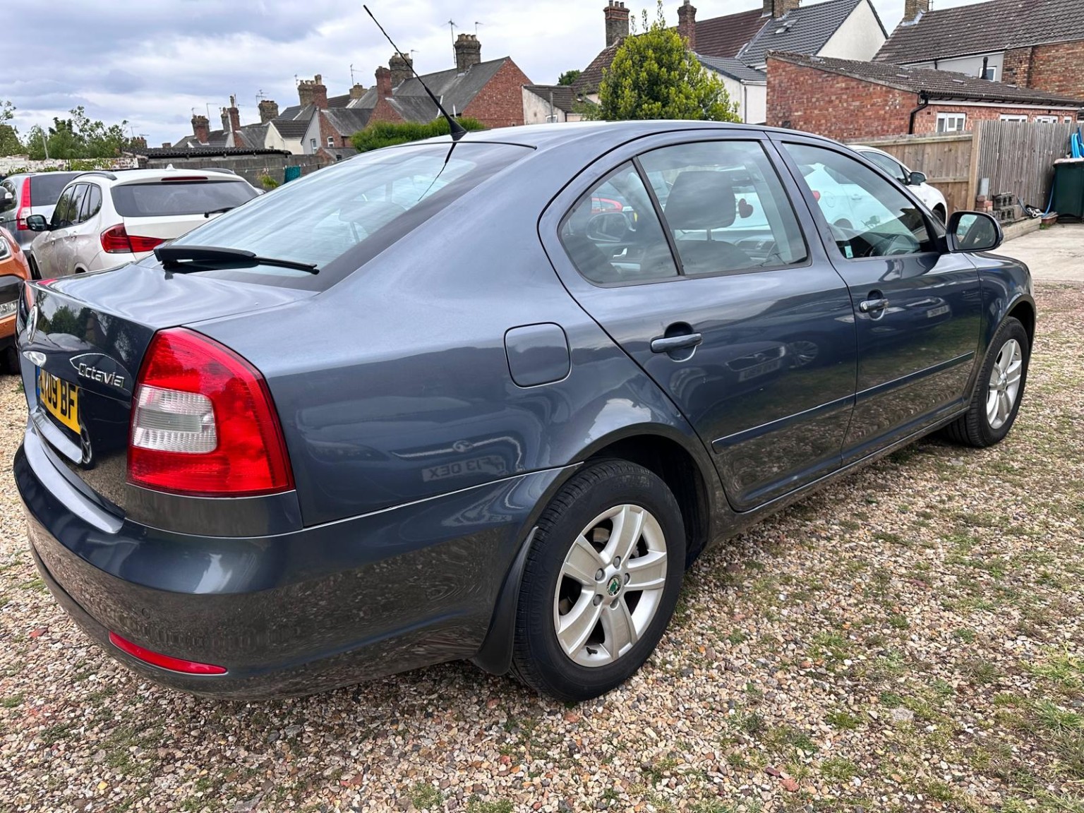2009 Skoda OCTAVIA 1.9 TDI SE, exterior view 3