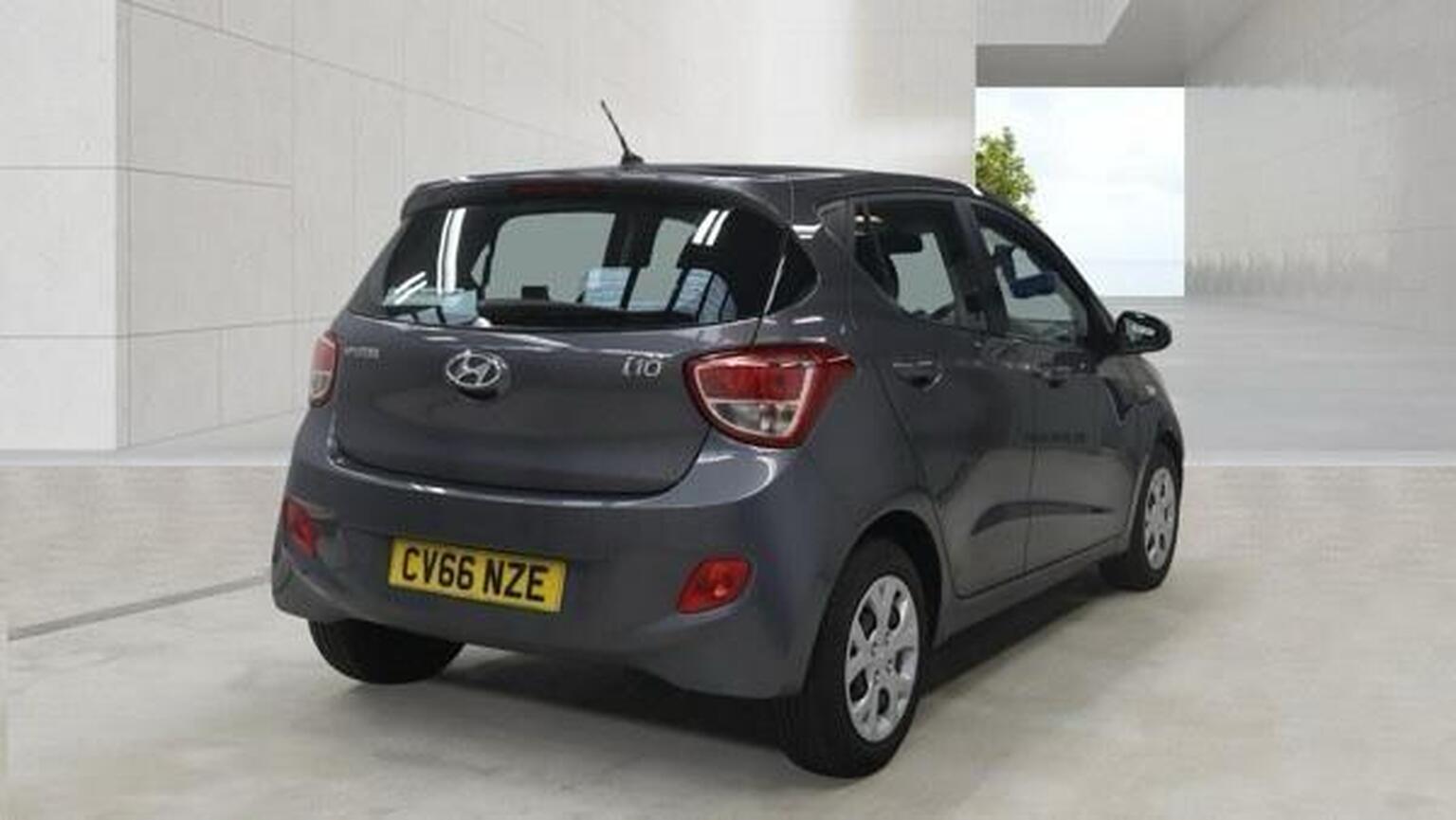 2016 Hyundai I10 1.2 SE Auto Euro 6 5dr, exterior view 2