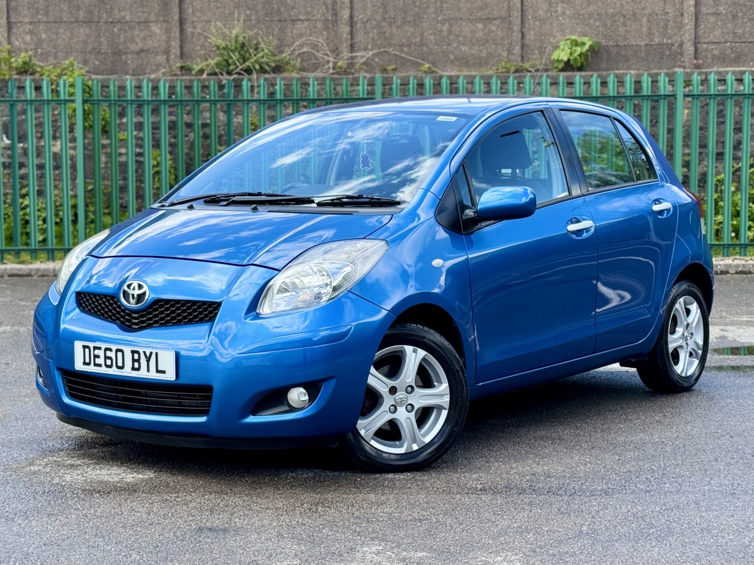 2010 Toyota YARIS 1.33 Dual VVT-i TR, exterior view 3