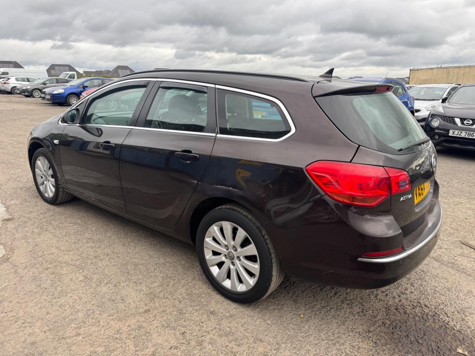 2015 Vauxhall ASTRA 1.6 CDTi ecoFLEX Tech Line Sports Tourer Euro 6 (s/s) 5dr, exterior view 4