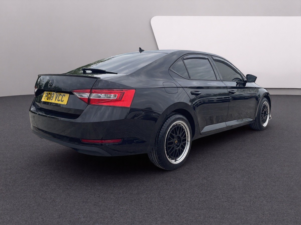 2018 Skoda SUPERB 1.6 TDI S HATCHBACK DIESEL EURO 6, exterior view 4