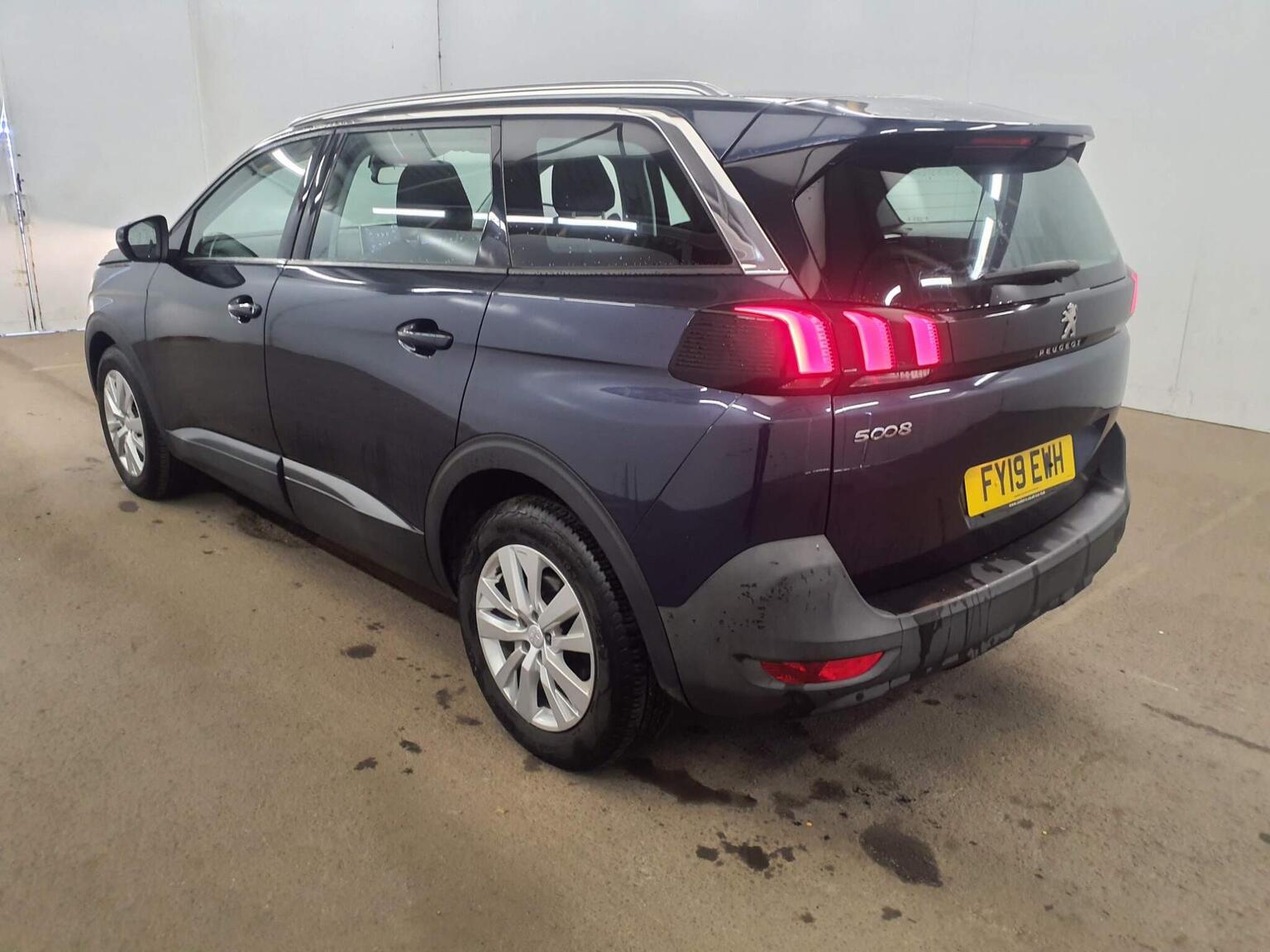 2019 Peugeot 5008 1.2 PureTech Active Euro 6 (s/s) 5dr, exterior view 4
