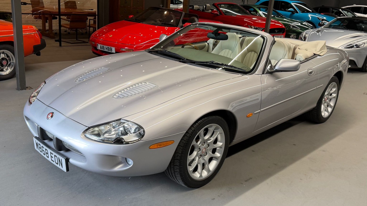 2000 Jaguar XKR 4.0 Supercharged, exterior view 4